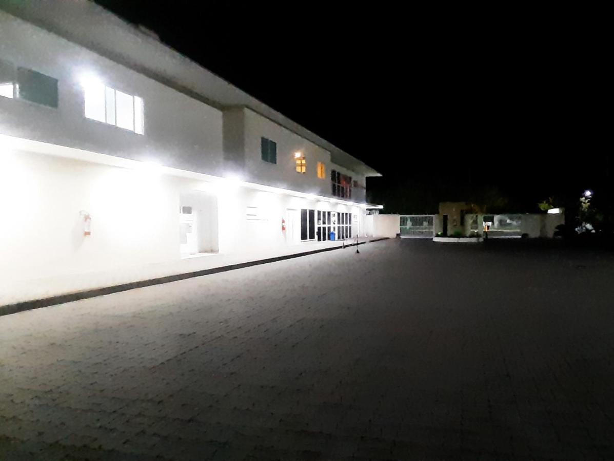 Golden Lake Resort - Apart Hotel - אריאל דו קאבו מראה חיצוני תמונה
